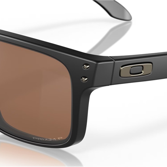 Oakley Holbrook - Picture 7 of 7